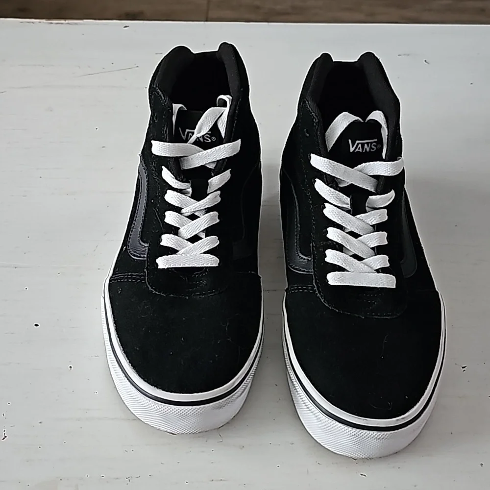 Vans - Picture 2 of 4
